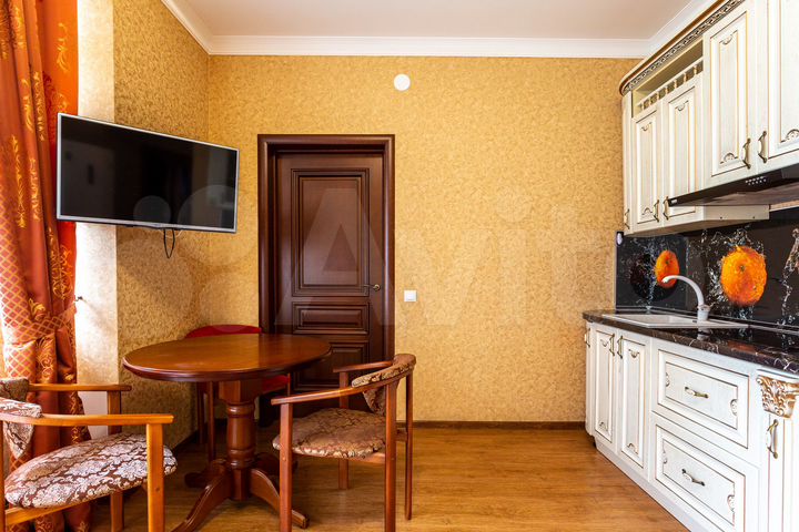 2-к. квартира, 69 м², 4/10 эт.