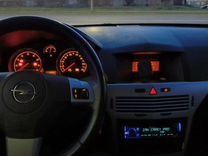 Opel Astra 1.6 MT, 2011, 180 000 км, с пробегом, цена 670 000 руб.