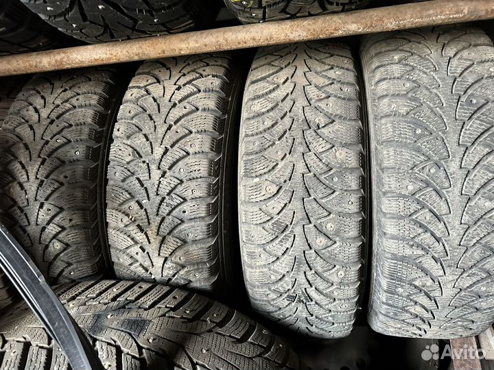 Зимняя резина почти новая шипы на месте