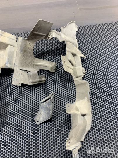 Пыльник двс бмв X5 E70 BMW боковая защита двигател