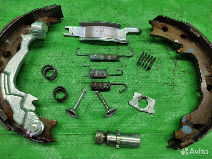 Колодки ручника комплект Jeep/Dodge/Chrysler