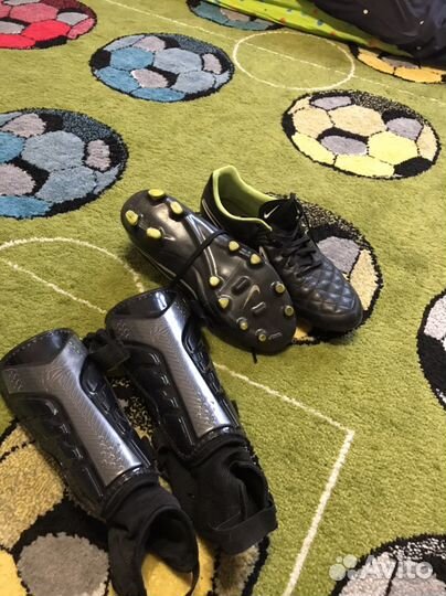 Бутсы 26.5 см гетры+защита