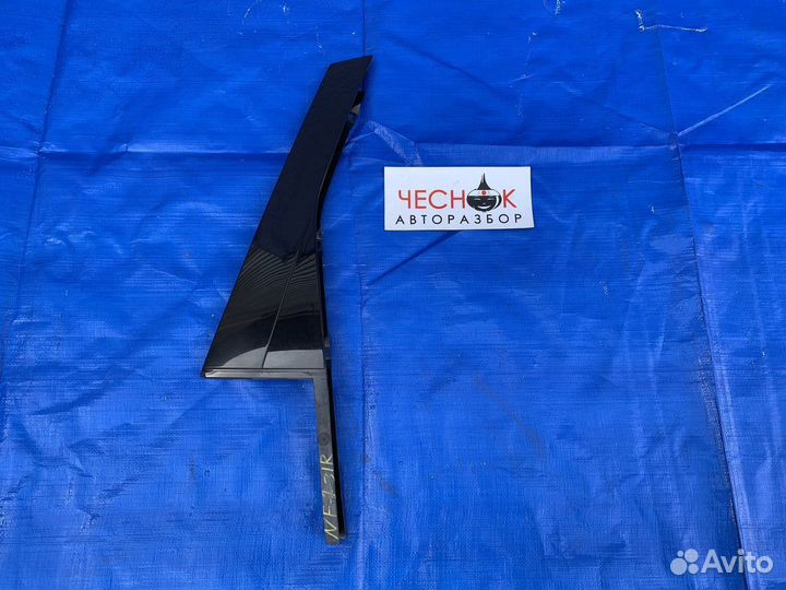 Накладка рамки на заднюю правую дверь Touareg FL