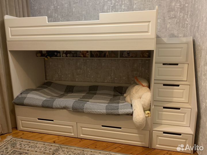 Кровать двухьярусная