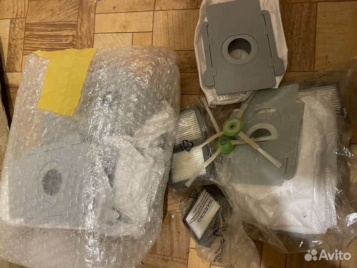 Робот со станцией самоочистки irobot i7 + plus