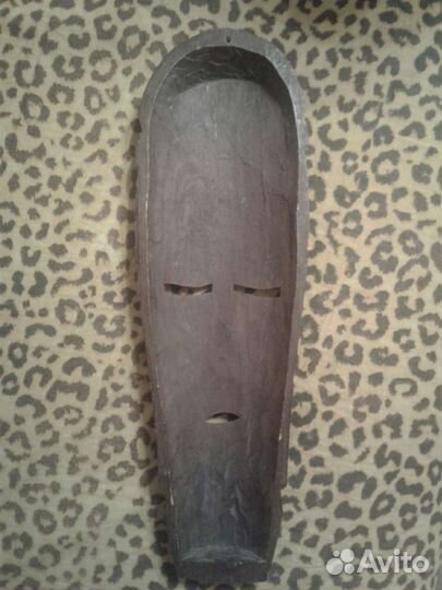 Африканская маска ручной работы