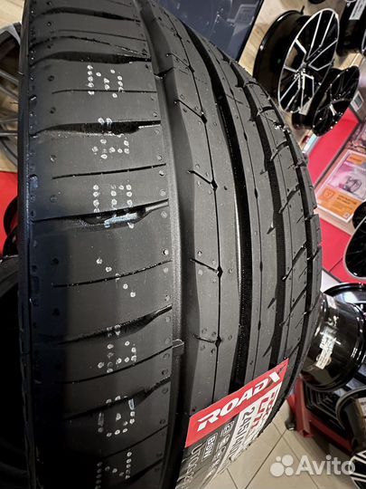 RoadX RXMotion U11 245/40 R19 и 275/35 R19 100Y