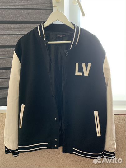 Мужской зимний бомбер