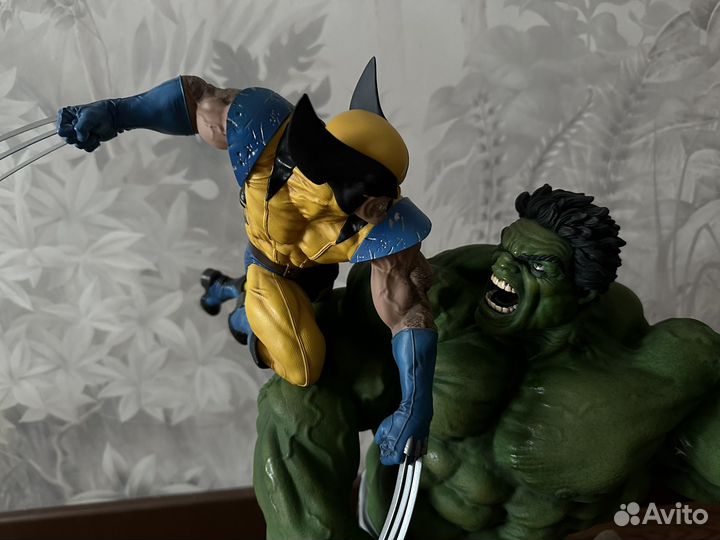 Sideshow Hulk vs Wolverine