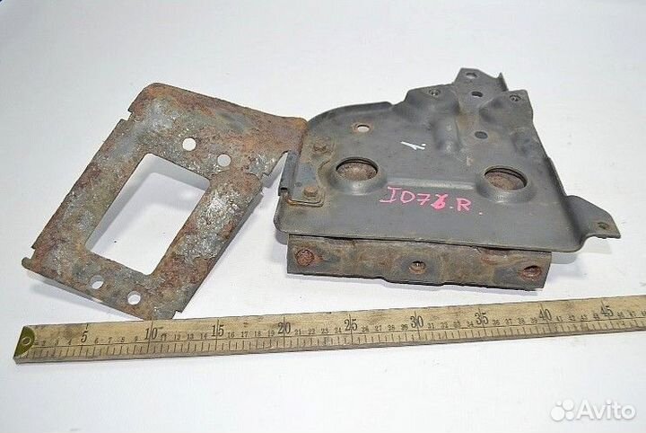 Кронштейн кабины, передний правый iveco Stralis (0