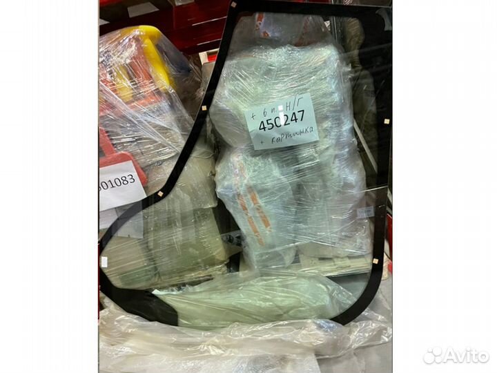 Стекло двери форточка верхняя Caterpillar