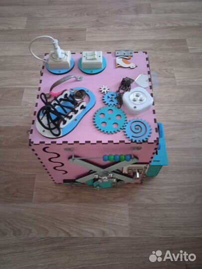 Бизиборд куб