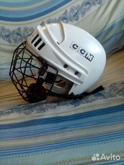 Хоккейный шлем