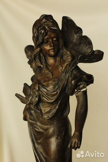 Скульптуры девушек Par Antoni