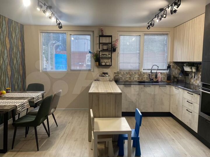 Дом 220 м² на участке 12 сот.