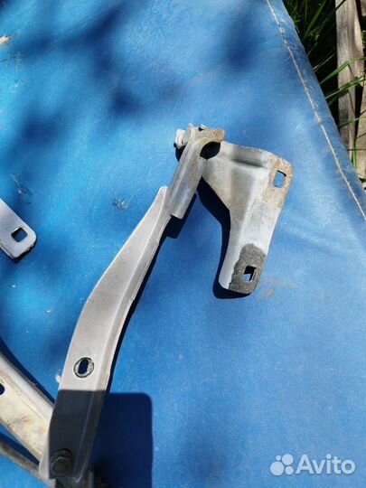 Петля капота Ниссан ноут е11