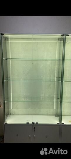 Стеклянные витрины и прилавки