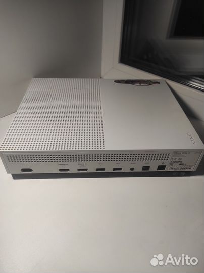 Xbox one s 2 геймпада 1tb