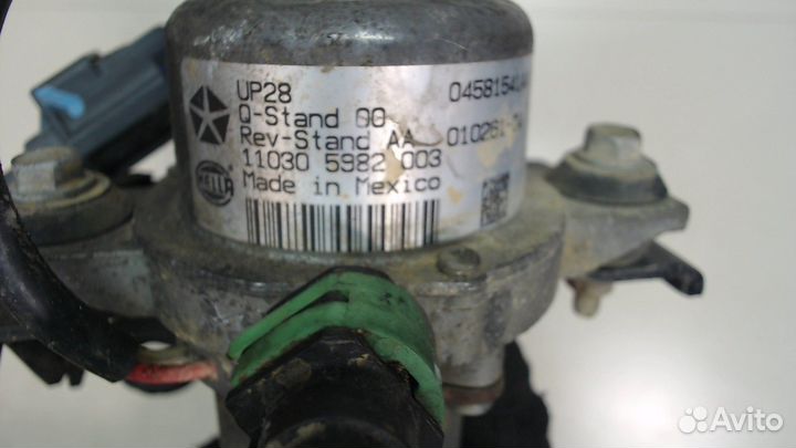 Насос вакуумный Chrysler Town-Country 2008, 2011