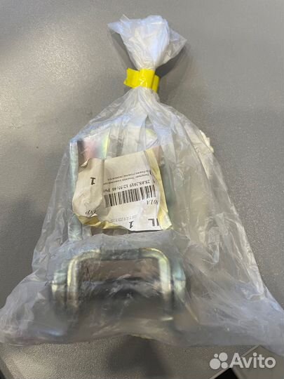 Петля задней левой двери нижняя Nissan Almera 12