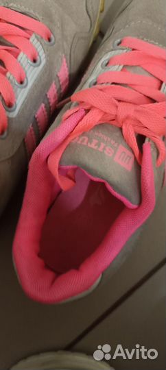 Кроссовки женские