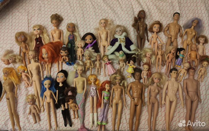 Огромная коробка кукол, вещей, мебели