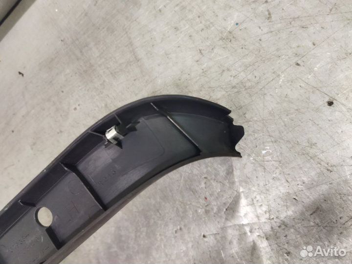 Обшивка двери багажника задняя левая Toyota