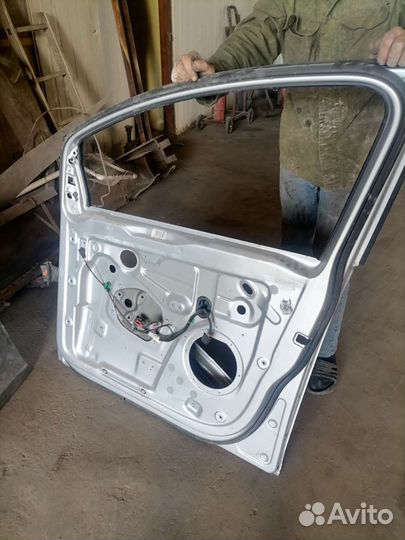 Дверьпередняя правая