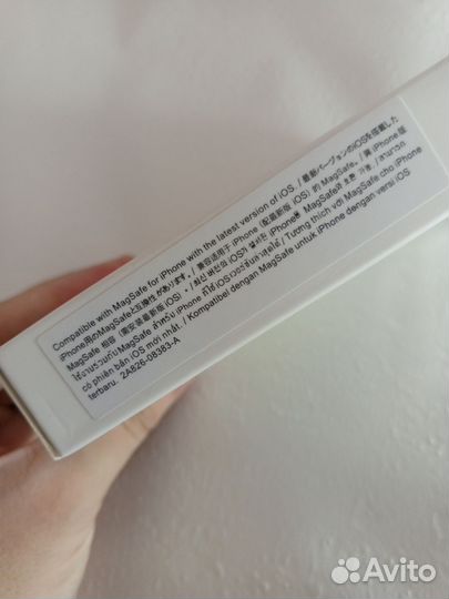 Внешний магнитный аккумулятор на iPhone