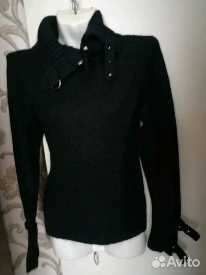 Модный свитер из шерсти