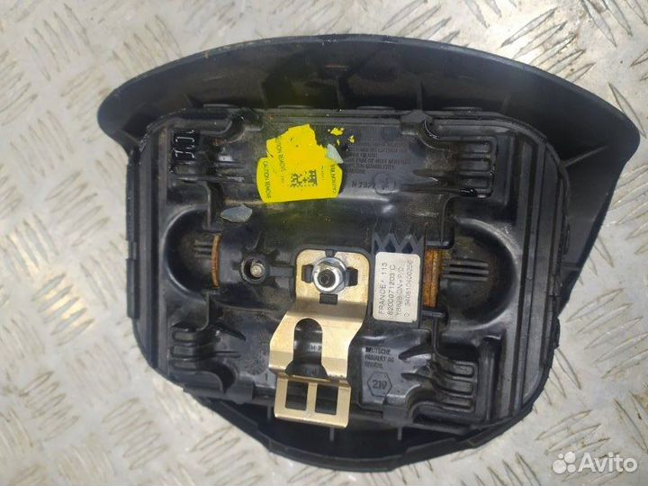 Подушка безопасности в рулевое колесо Renault