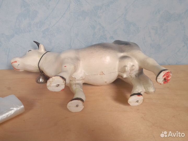 Игрушечная корова СССР