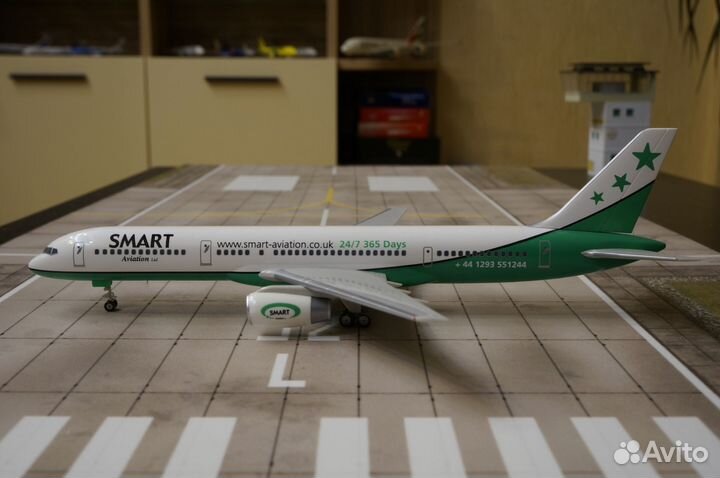 Модель самолета Boeing-757-200. М 1:200
