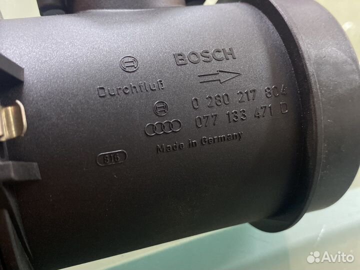 Датчик массового расхода воздуха audi A8