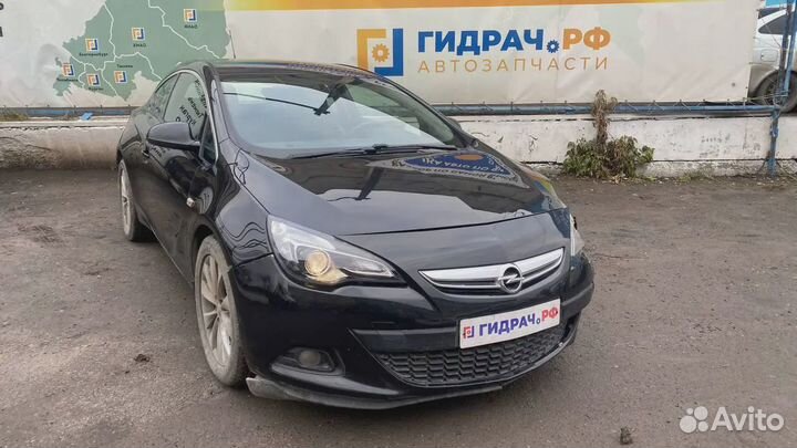 Обшивка кузова правая Opel Astra GTC (J) 2330117