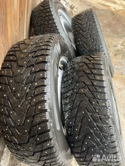 Hankook Winter I'Pike RS2 W429 215/65 R16
