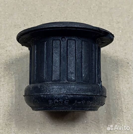 Сайлентблок подрамника Audi 80 B4 (оригинал)