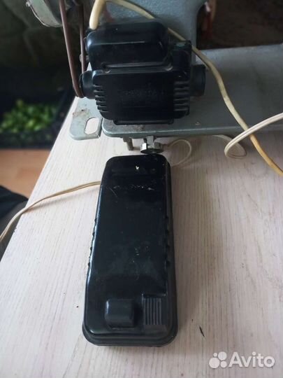 Двигатель и педаль к швейной машине