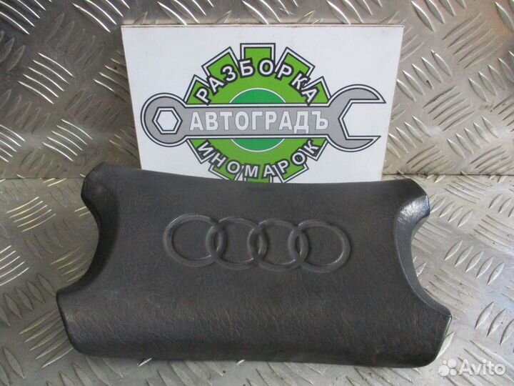 Накладка в руль Audi 100 C3 88г