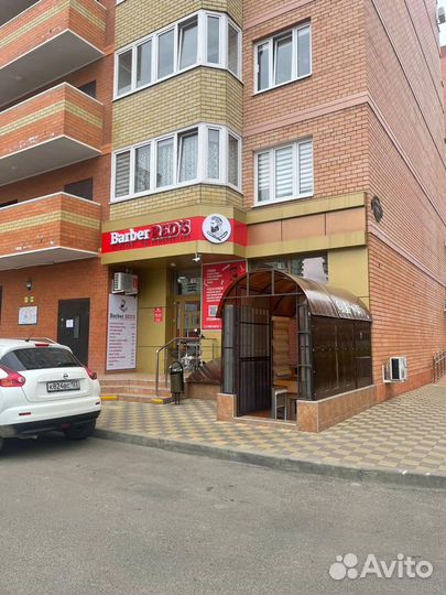 Барбершоп, услуги барбера, мужская стрижка, бритьё