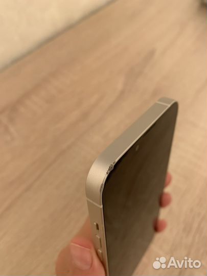 Телефон iPhone 13