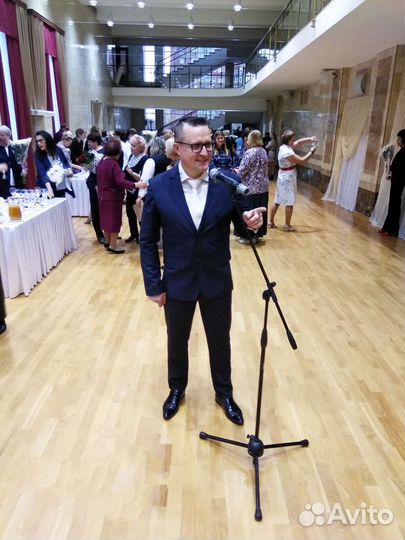 Ведущие и Диджеи на праздник. Прокат колонок