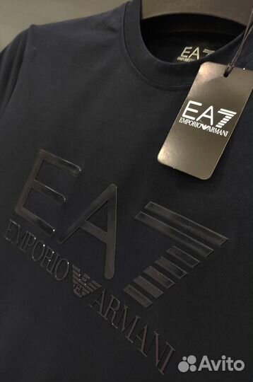 Футболка и шорты EA7