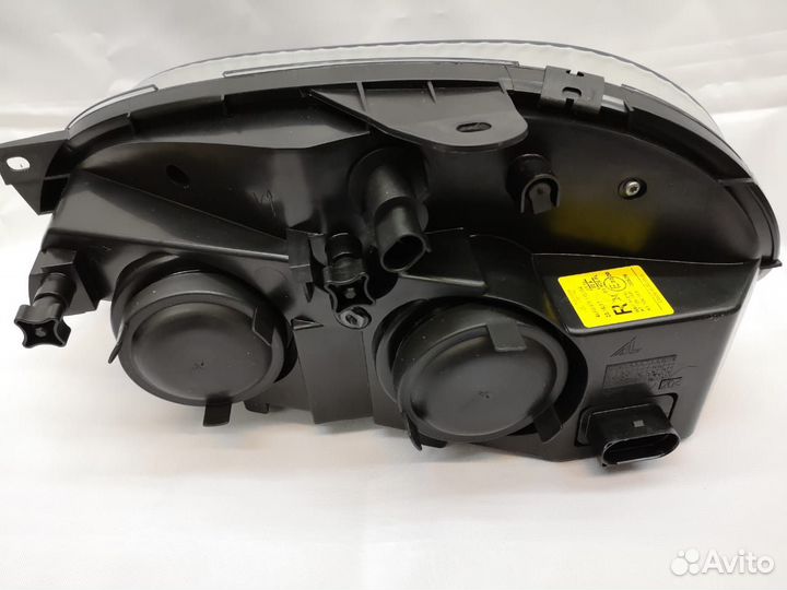 Фара правая с линзой на Шевроле Нива черная berton