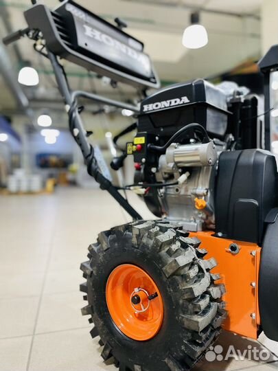 Снегоуборщик бензиновый самоходный HS110 GX390/15L