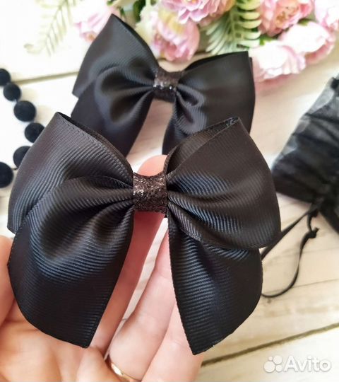 Черные бантики
