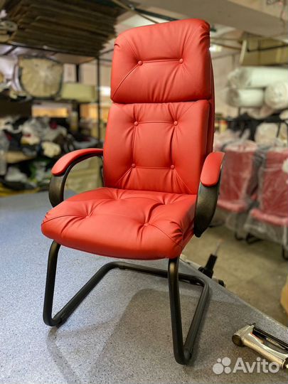 Кресло офисное на полозьях