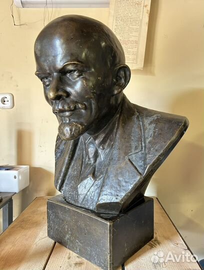Бюст Ленина