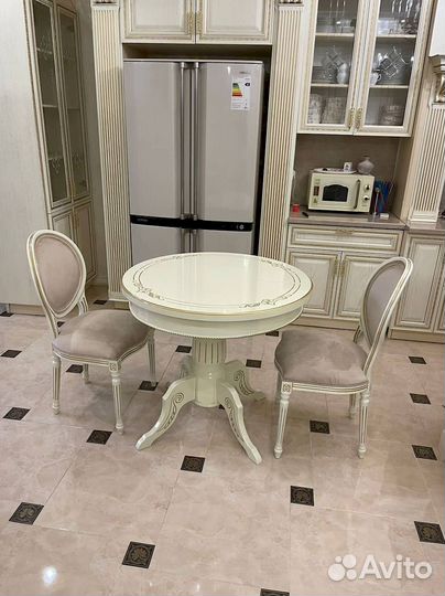 Комплект стол и стулья. В наличии