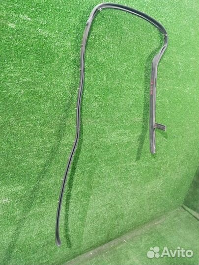 Уплотнитель резинка задний левый Volkswagen Bora